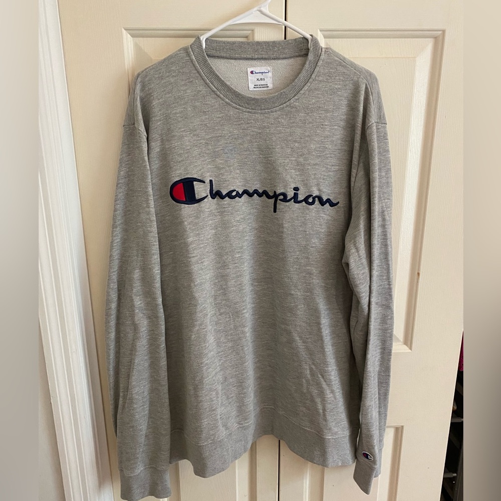Champion embroidered crew neck men’s XL